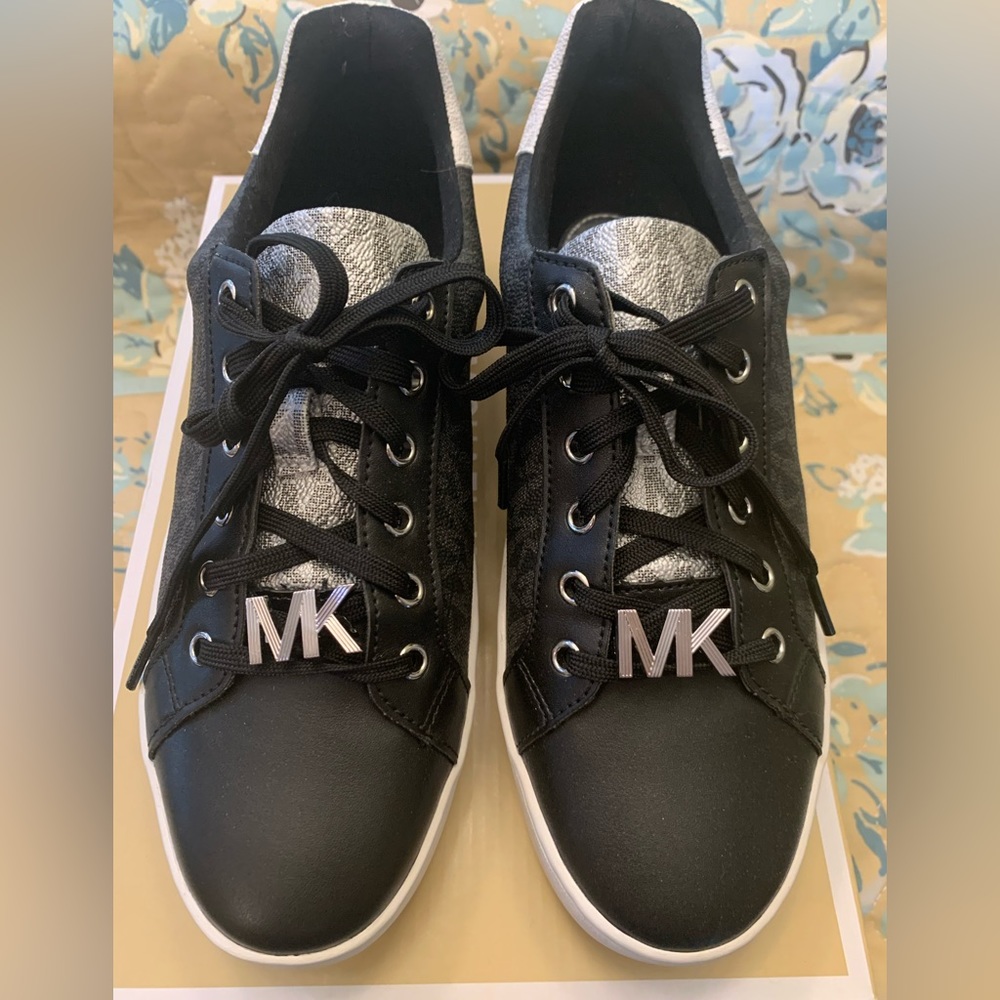 Michael Kors Poppy Color Block women’s Sneakers